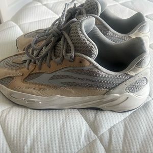 Fairly used yeezy 700